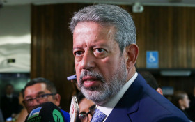 Dino far&aacute; acarea&ccedil;&atilde;o entre Lira e deputado que o acusa