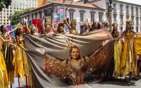 Funk, marchinhas, sambas, afox&eacute;s e frevos tomam conta do carnaval do Rio 