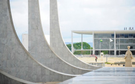 Coluna Magnavita | Um terremoto&nbsp;sem precedentes no Olimpo e um STF sangrando