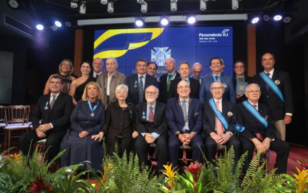 Fecom&eacute;rcio RJ condecora lideran&ccedil;as do estado com a Ordem do M&eacute;rito Comercial Est&aacute;cio de S&aacute;