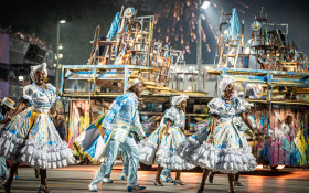 Uma Sapuca&iacute; de muitas emo&ccedil;&otilde;es e homenagens