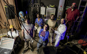 Quando o povo est&aacute; nos bastidores do poder