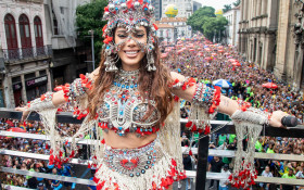 Monobloco e Anitta encerram o carnaval de rua do Rio