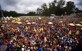 Pedro Sampaio e L&eacute;o Santana arrastam milh&otilde;es no encerramento do Carnaval de S&atilde;o Paulo