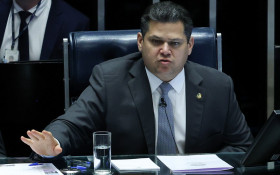 CORREIO BASTIDORES | Envolvimento de muita gente gera impasse no Master