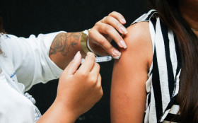 Empresas passam a orientar funcion&aacute;rios sobre vacina&ccedil;&atilde;o e exames preventivos de c&acirc;ncer