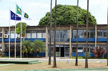 A sede atual da Novacap, projetada pelo arquiteto arquiteto Luiz Henrique Freire Duarte, ex-presidente da empresa Macaque in the trees