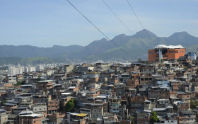 O Telef&eacute;rico do Alem&atilde;o &eacute; o maior s&iacute;mbolo da cidade partida