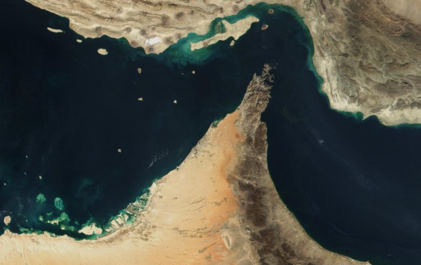 Trump agora diz que troca ped&aacute;gio em Hormuz por neg&oacute;cios