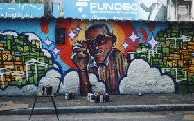 Samba e mem&oacute;ria em cores: Cartola ganha mural na Baixada