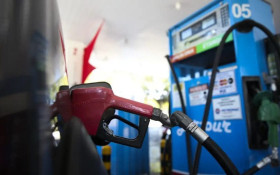 Governo prorroga subs&iacute;dio ao diesel por mais 30 dias e mant&eacute;m valor de R$ 2,12