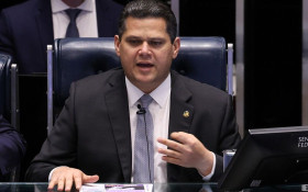 Rea&ccedil;&atilde;o de Alcolumbre acirra tens&atilde;o com STF