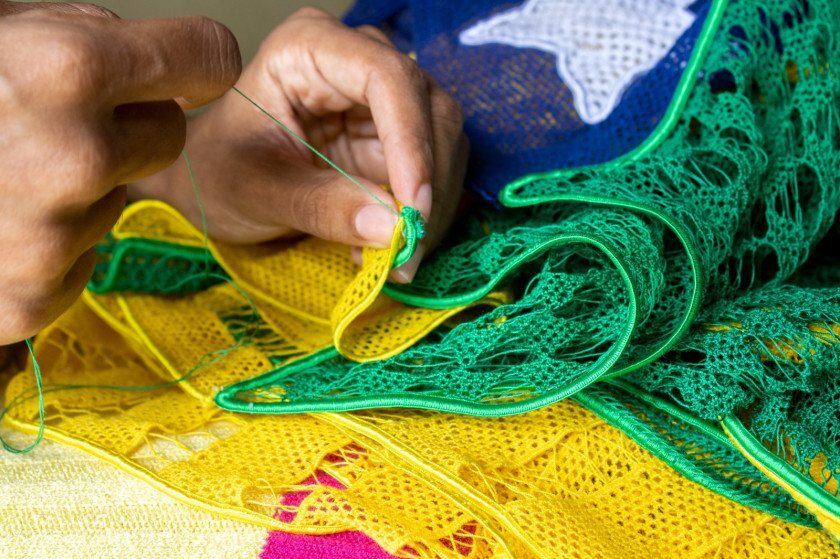 Artesanato de Sergipe Macaque in the trees