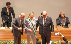 Celina Le&atilde;o assume governo do DF ap&oacute;s ren&uacute;ncia de Ibaneis