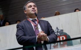 Coluna Magnavita | Alesp concede mais alta honraria ao ministro do STF Andr&eacute; Mendon&ccedil;a