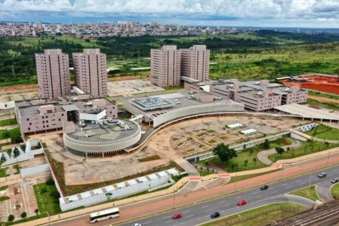 O Centro Administrativo do Distrito Federal (Centrad), localizado em Taguatinga Macaque in the trees