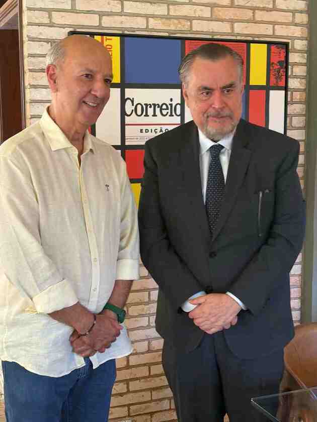 Arruda e Magnavita, publisher do 'Correio da Manhã' Macaque in the trees