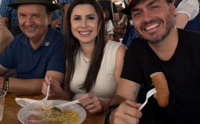 CORREIO POL&Iacute;TICO | Carlos Bolsonaro, turista em Santa Catarina