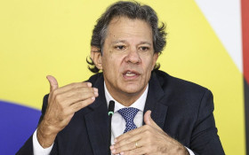 Haddad cobra Fl&aacute;vio sobre dinheiro de Vorcaro para Dark Horse