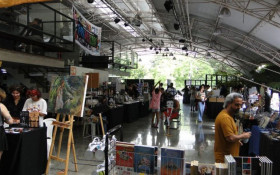 Um rato bem vivo e um coelho morto