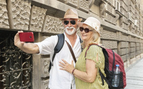 Economia prateada movimenta trilh&otilde;es e redefine mercado consumidor no Brasil