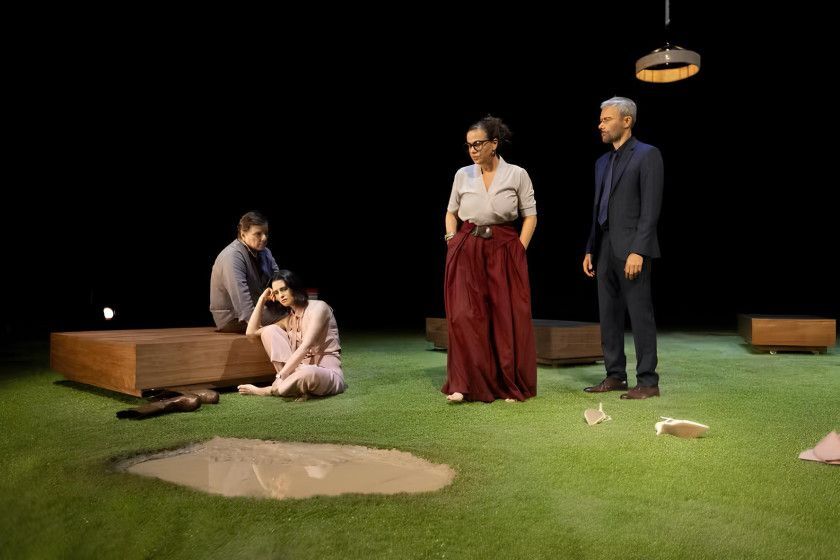 CR&Iacute;TICA / TEATRO / O DEUS DA CARNIFICINA: Colapso da hipocrisia