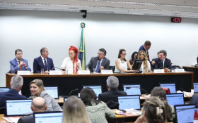 Depois das derrotas, governo foca no fim da 6x1