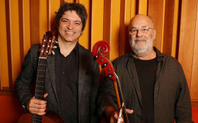 O violoncelo encontra a batida de Jo&atilde;o