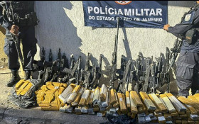 PM apreende armamento pesado na Zona Oeste