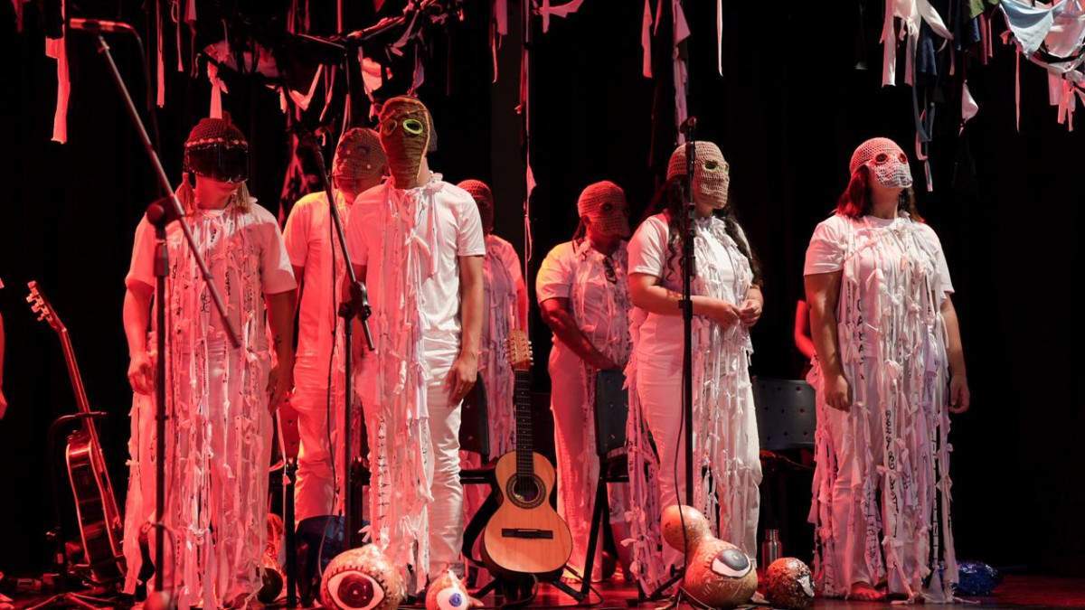 Cabe&ccedil;as e Caba&ccedil;as, m&uacute;sica para cegos e surdos