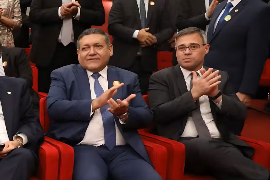 Nunes Marques convida Bolsonaro para sua posse
