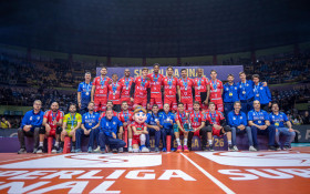 V&ocirc;lei Renata &eacute; vice-campe&atilde;o na Superliga ap&oacute;s derrota