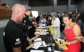 Pol&iacute;cia Civil do Distrito Federal devolveu 284 celulares aos donos