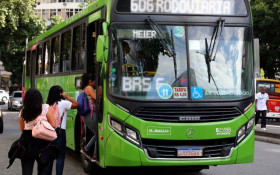 Parlamentares s&atilde;o contra fim do pagamento em dinheiro