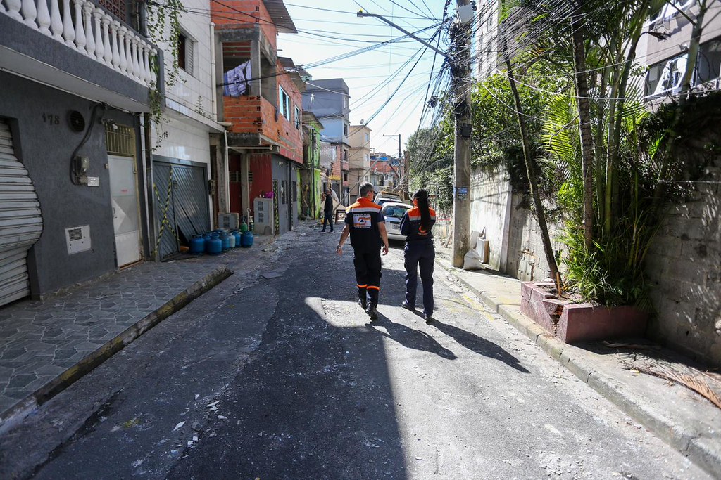 Demoli&ccedil;&atilde;o de im&oacute;veis interditados avan&ccedil;a ap&oacute;s explos&atilde;o no Jaguar&eacute;