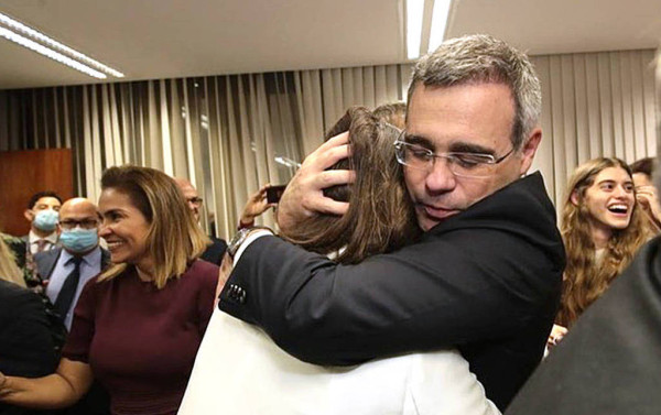 Mendon&ccedil;a foi decisivo no pedido de perd&atilde;o de Fl&aacute;vio Bolsonaro