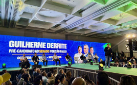 &Aacute;udio de Bolsonaro em ato com Fl&aacute;vio pode configurar viola&ccedil;&atilde;o, diz especialista