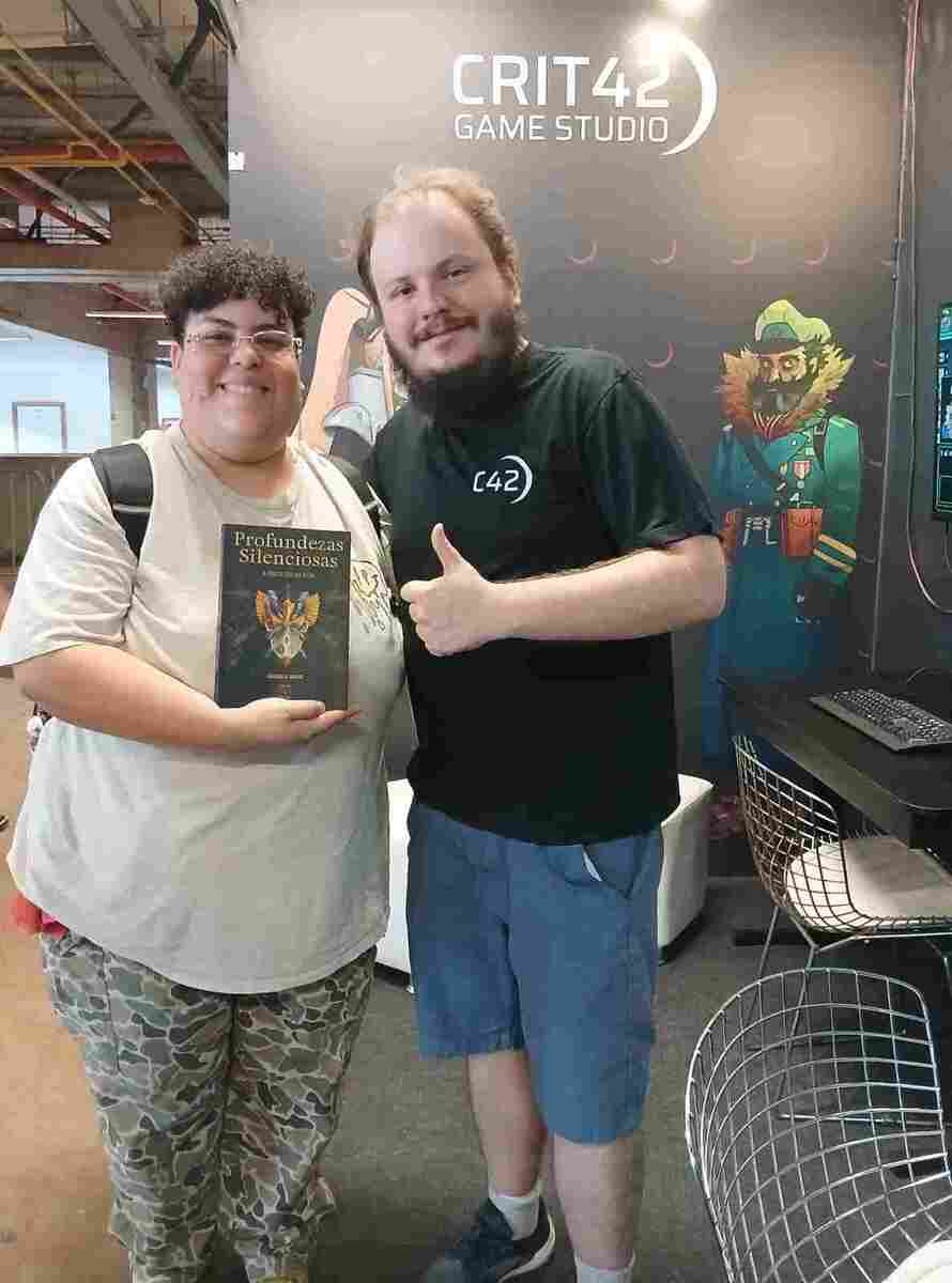 Segundo Eduardo Santos, o leitor pode chegar primeiro pelo livro e depois se interessar pelo jogo, ou fazer o caminho inverso Macaque in the trees