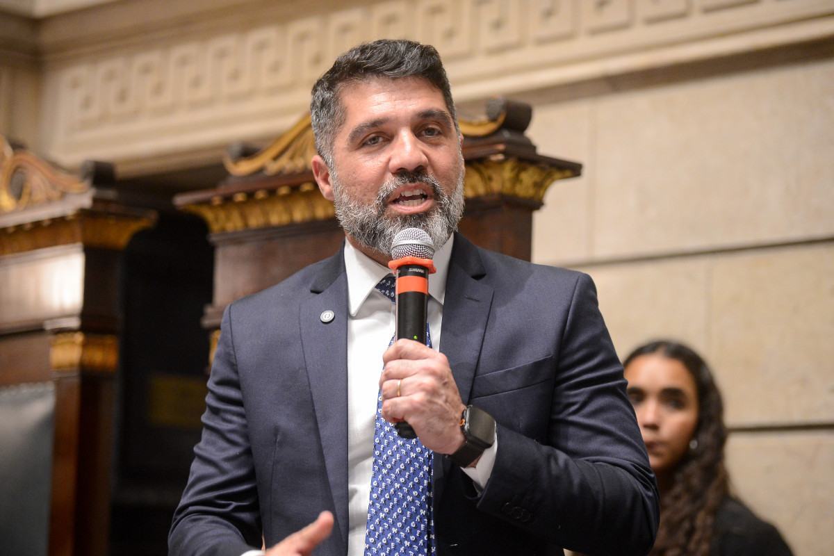 Vereador Diego Faro participou da solenidade e discursou sobre o homenageado