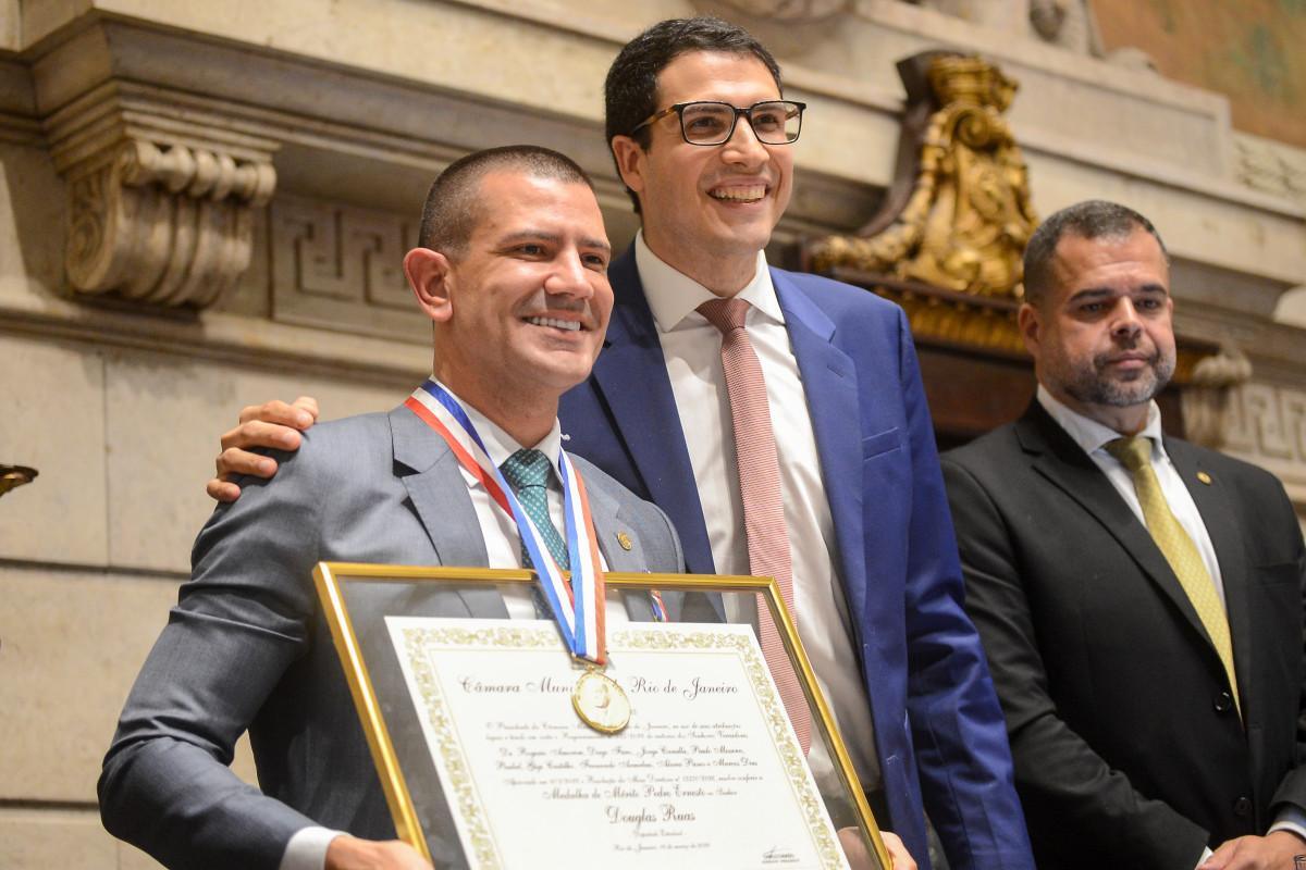 Coluna Magnavita | Douglas Ruas homenageado na C&acirc;mara do Rio