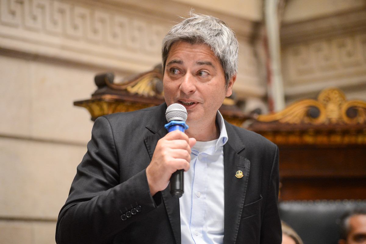 O senador Carlos Portinho fez questão de prestigiar a cerimônia realizada na Câmara do Rio