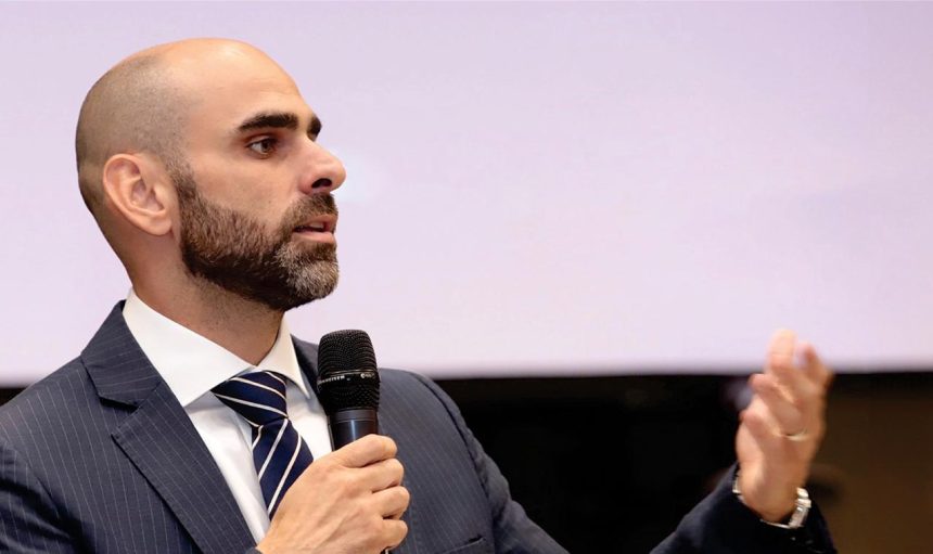 Coluna Magnavita | Secret&aacute;rio da Fazenda deveria ficar impedido de decidir sobre os casos que envolve seus antigos clientes