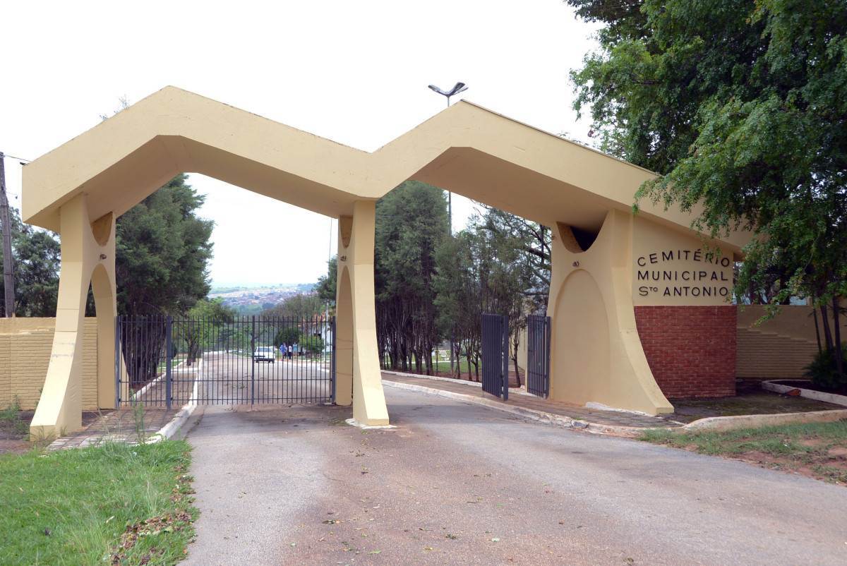 Avar&eacute; aprova enterro de pets em jazigos