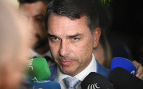 Fl&aacute;vio perde apoio entre evang&eacute;licos