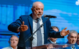 Ap&oacute;s cair seis pontos, Fl&aacute;vio reage a pesquisa