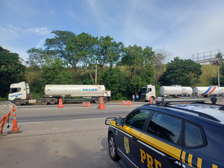 PRF realiza opera&ccedil;&atilde;o de fiscaliza&ccedil;&atilde;o de transporte de produtos perigosos