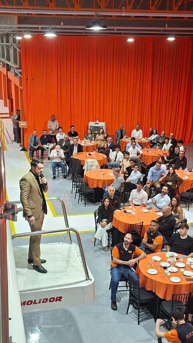 Paulo Henrique Durci, CEO da Crossfox Indústria, durante seu discurso na cerimônia