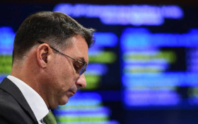Fl&aacute;vio vai aos EUA apostando em reuni&atilde;o com Trump