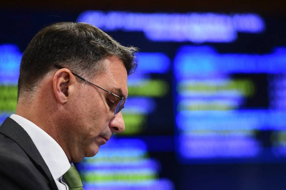 Flávio Bolsonaro admitiu encontro com Vorcaro em novembro