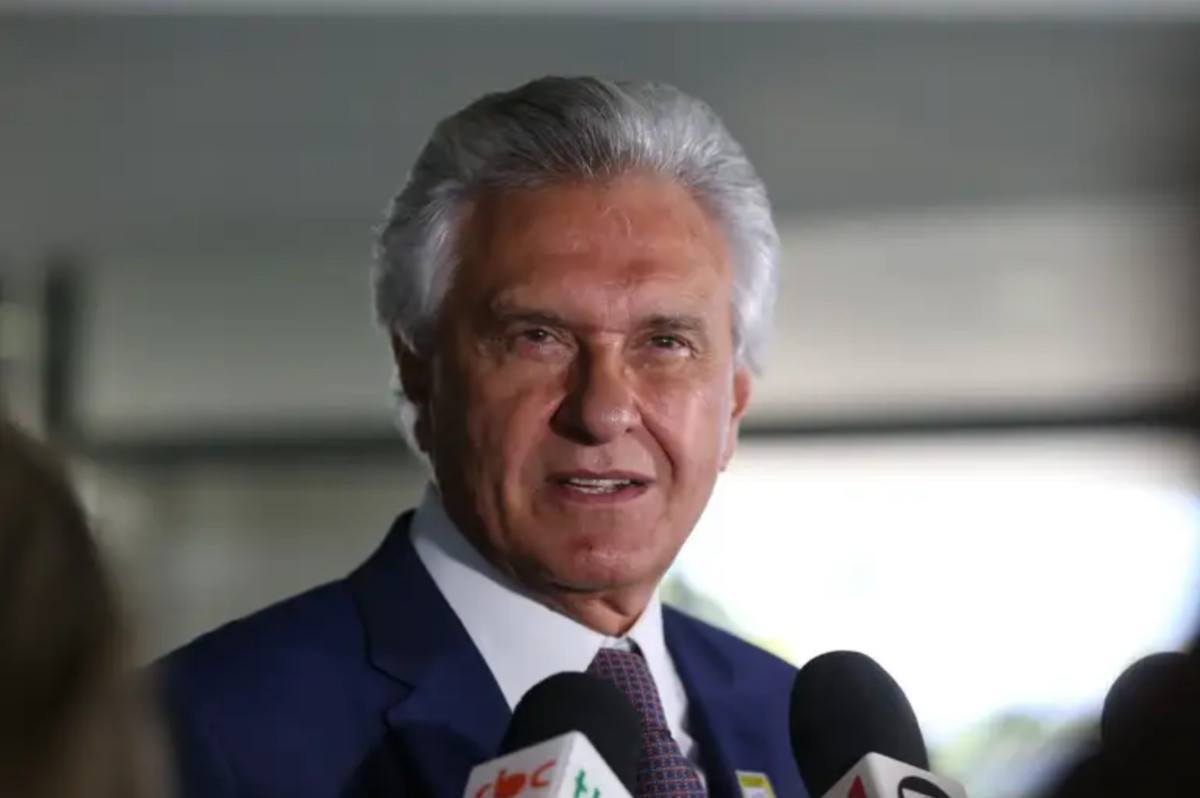 Caiado alfineta Fl&aacute;vio Bolsonaro por elo com Vorcaro: "Contaminado"
